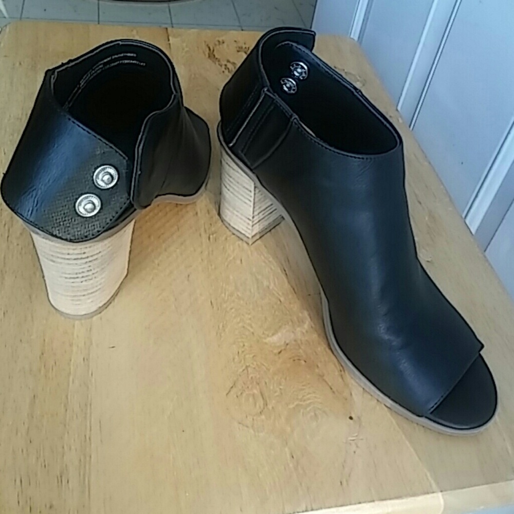 COPY - Mossimo open toe bootie.  Genltly used. Sz